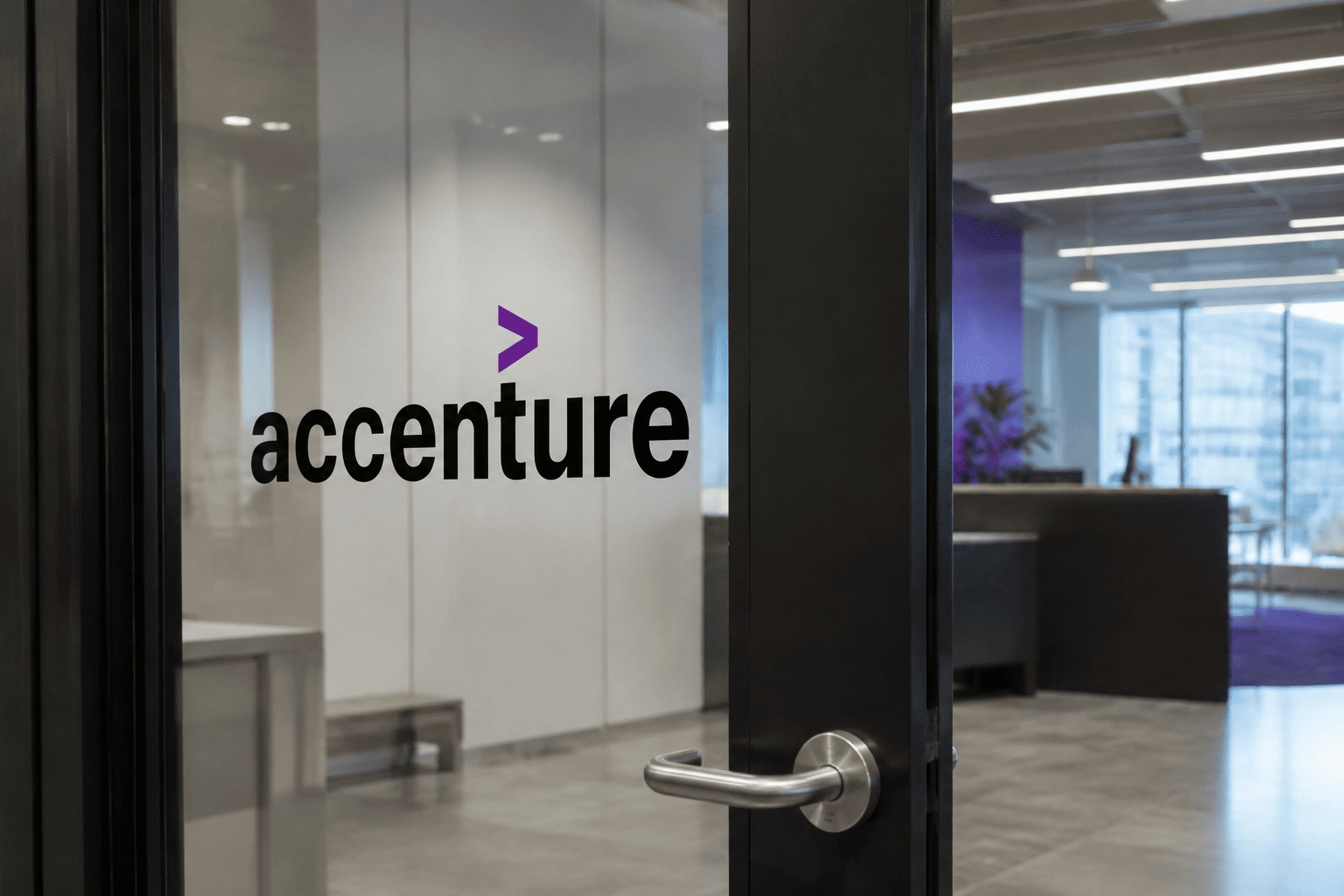Accenture Options Signal 7.5% Swing as Earnings Test AI-Driven Recovery