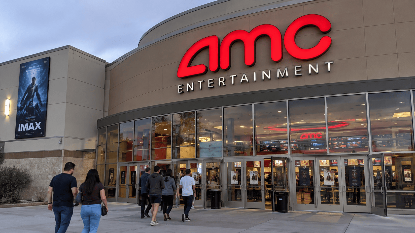AMC stock jumps 7% as CEO threatens legal action over Robinhood tokens