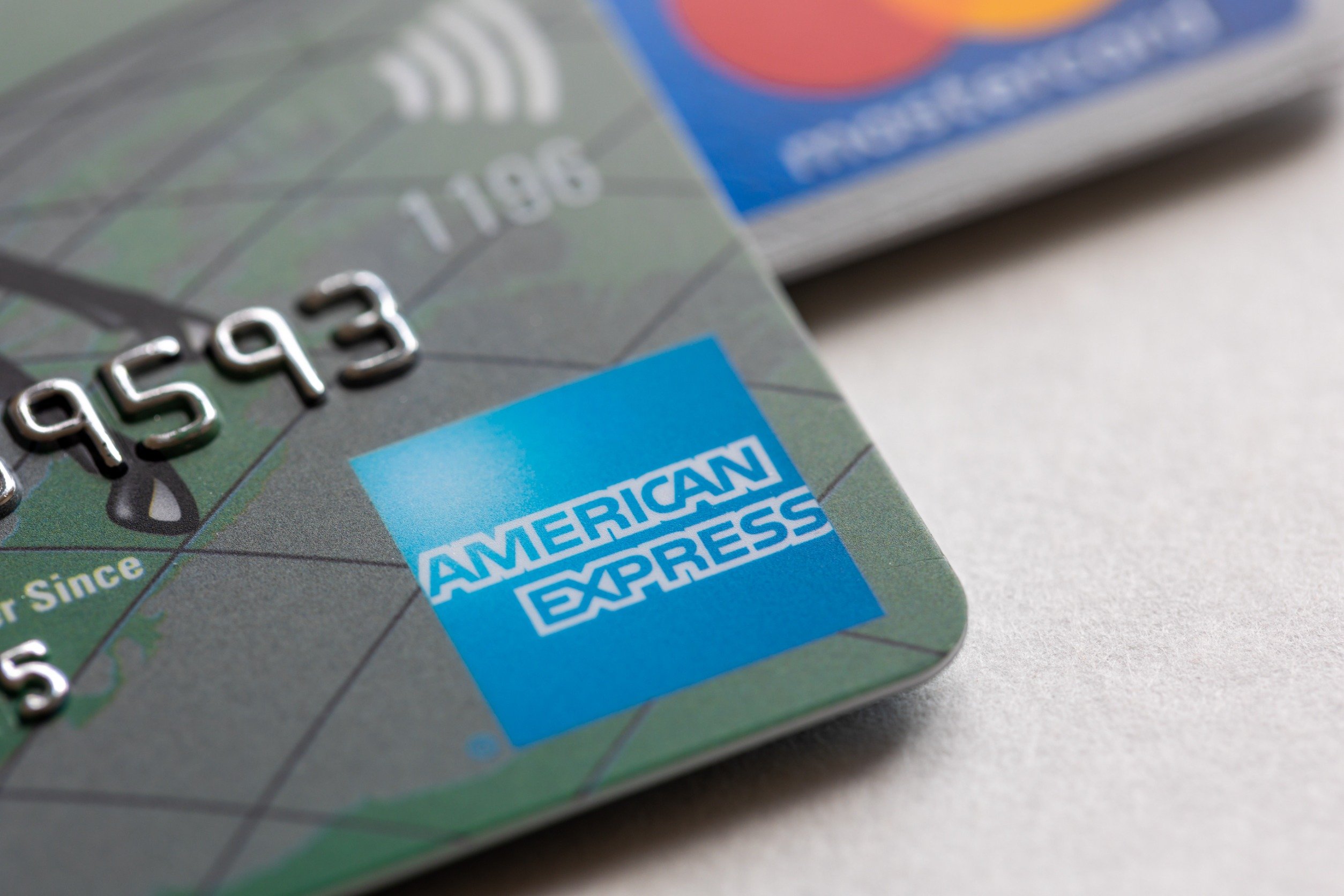 American Express Options Signal $12 Swing as Earnings Reveal Split Sentiment