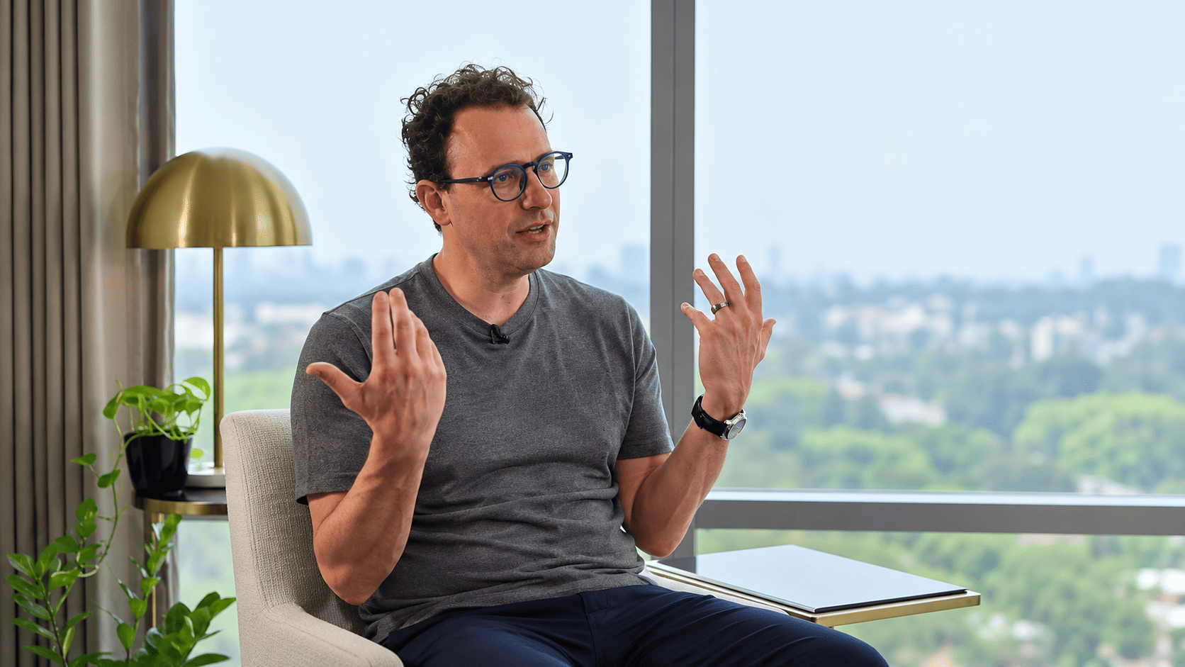 Anthropic's IPO Filing Reveals $80.7B Loss; Oil Dips, Musk Warns on AI Debt