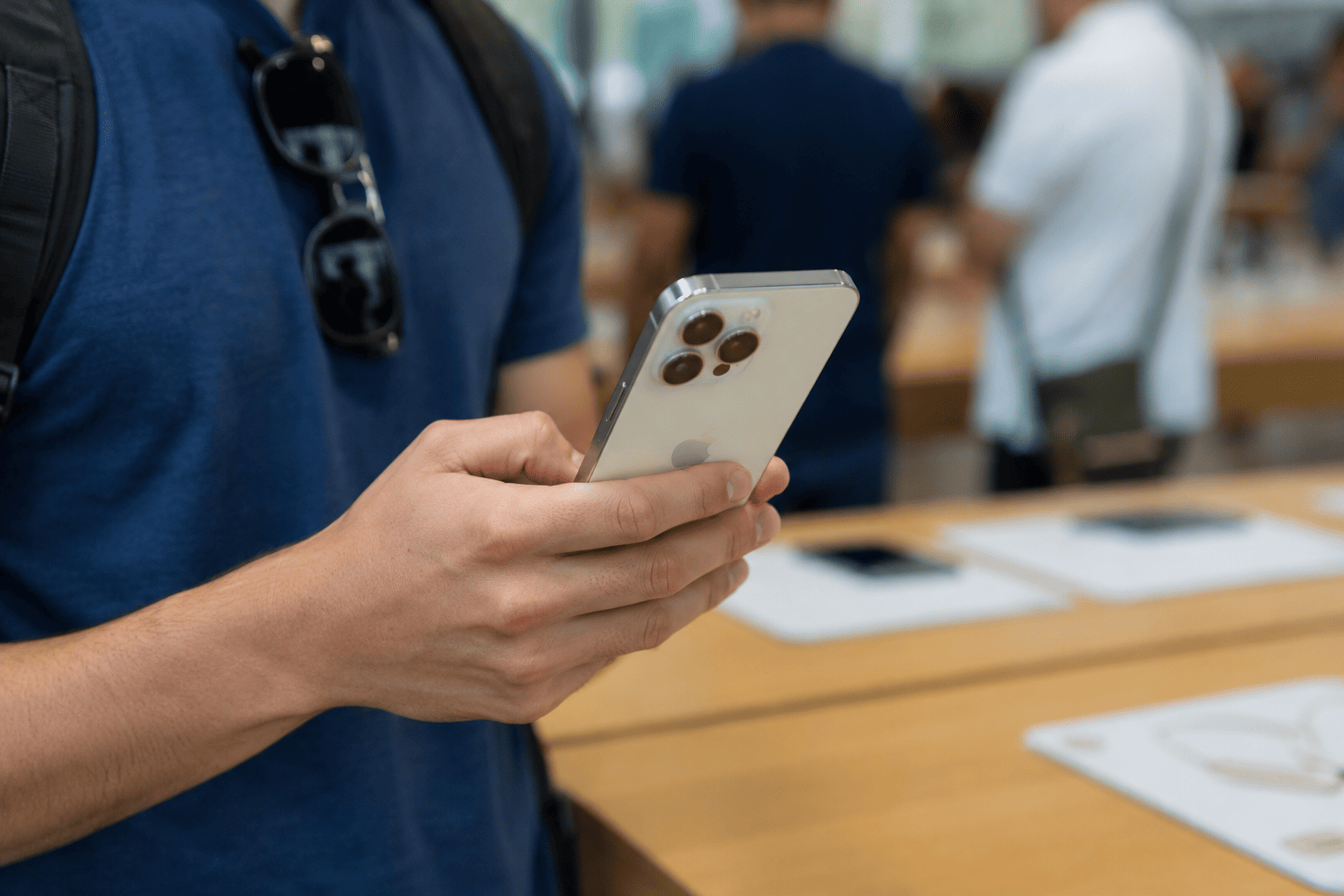 Apple Stock Rebounds as Analysts View Price Hike Selloff as Entry Point