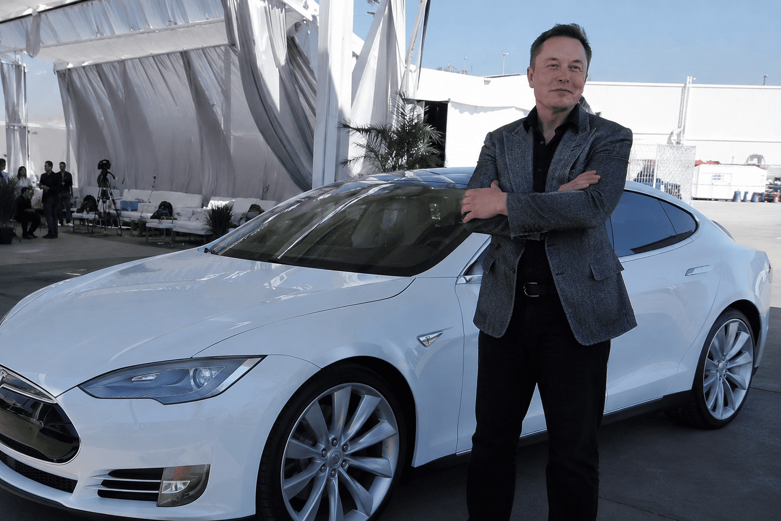 ARK Invest Boosts Tesla, Snowflake Stakes; Slashes Roku Position in AI-Focused Portfolio Shift