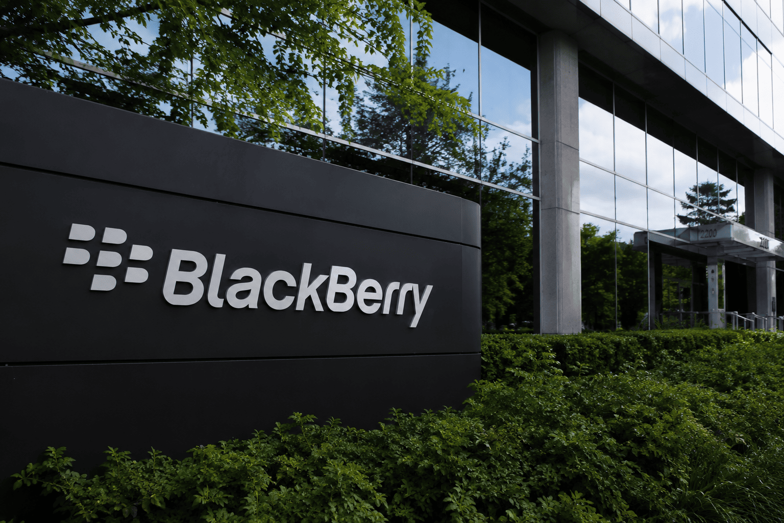 BlackBerry Soars 22% on First Positive Cash Flow in Nine Years, Raised FY2027 Outlook