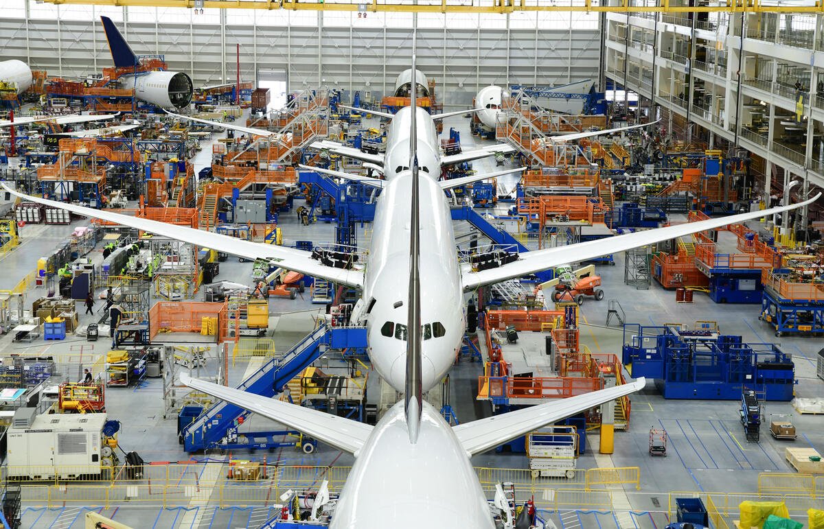 Boeing Stock Rises 1% Despite Q3 Loss as Defense Gains Offset Commercial Weakness