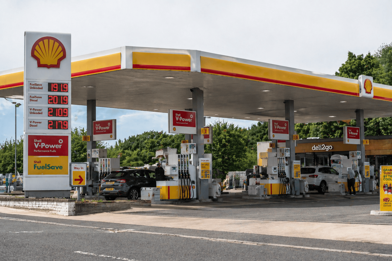 BP and Shell lead FTSE 100 as crude jumps on Iran war risks