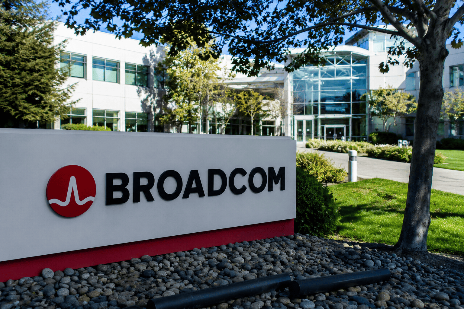 Broadcom Raises AI Revenue Target to $230B as Custom Chip Demand Surges