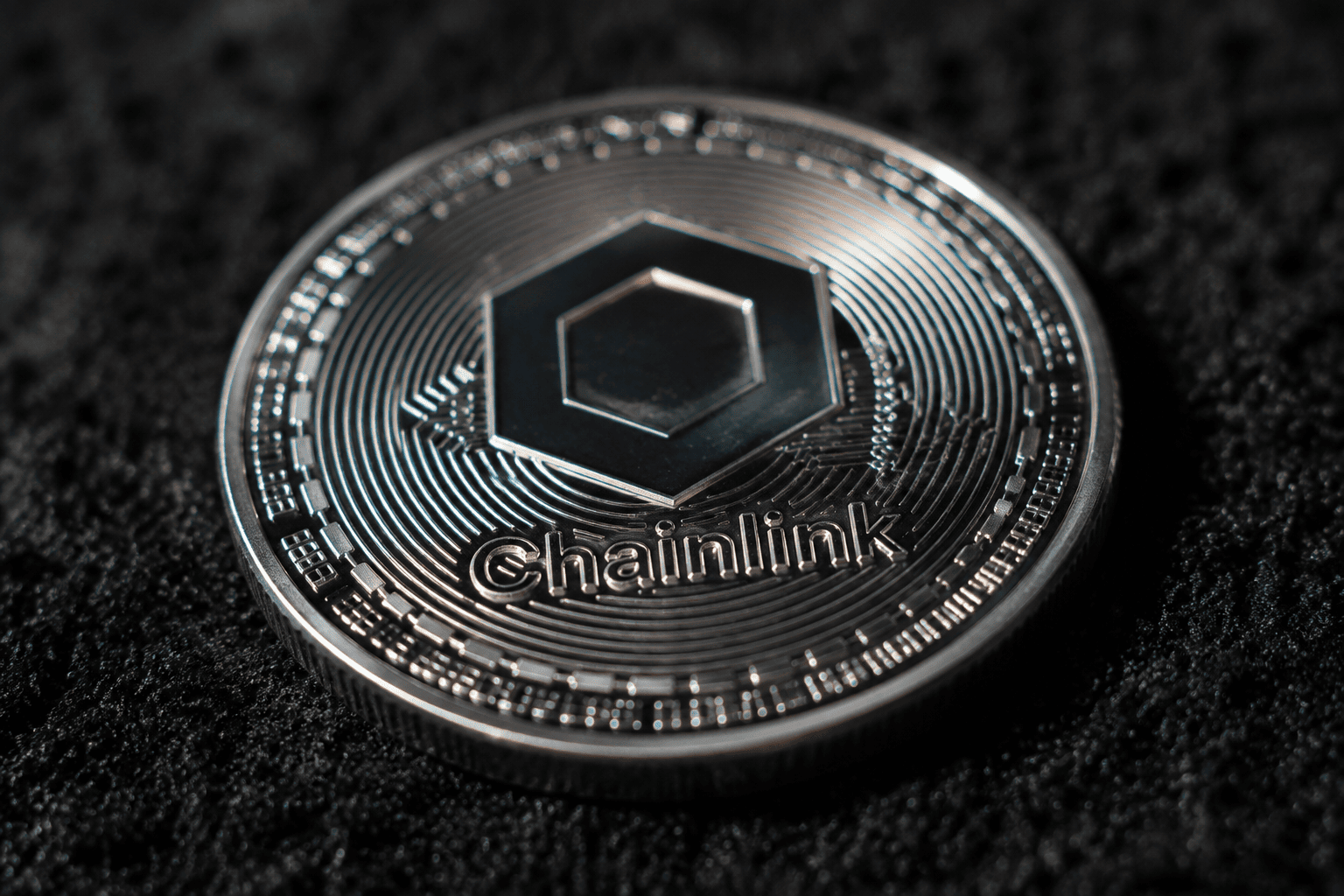 Chainlink Stays Below $8 Despite Network Growth and Institutional Inflows