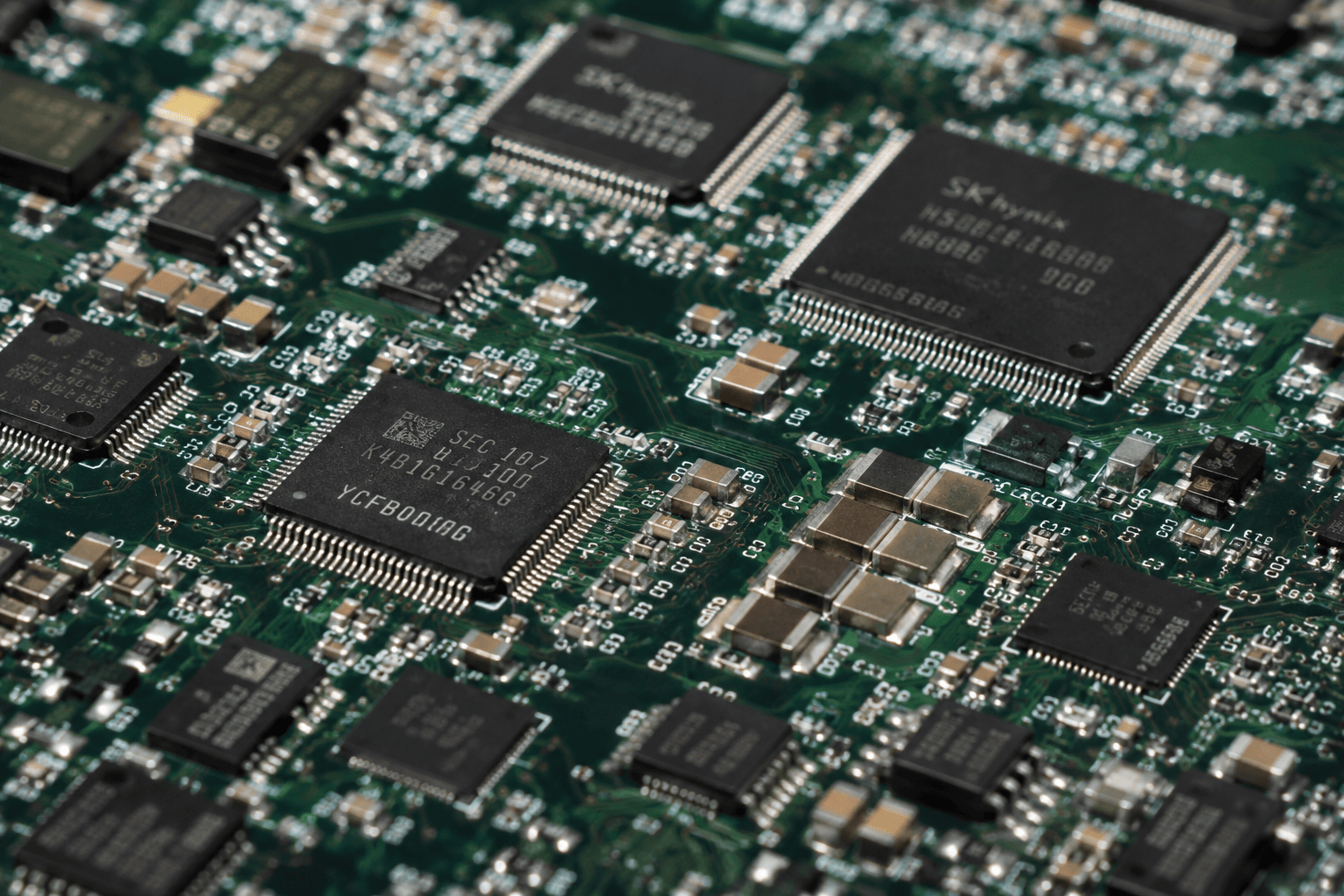 Chip Stocks Rally but Morgan Stanley Warns of Rotation to Hyperscalers