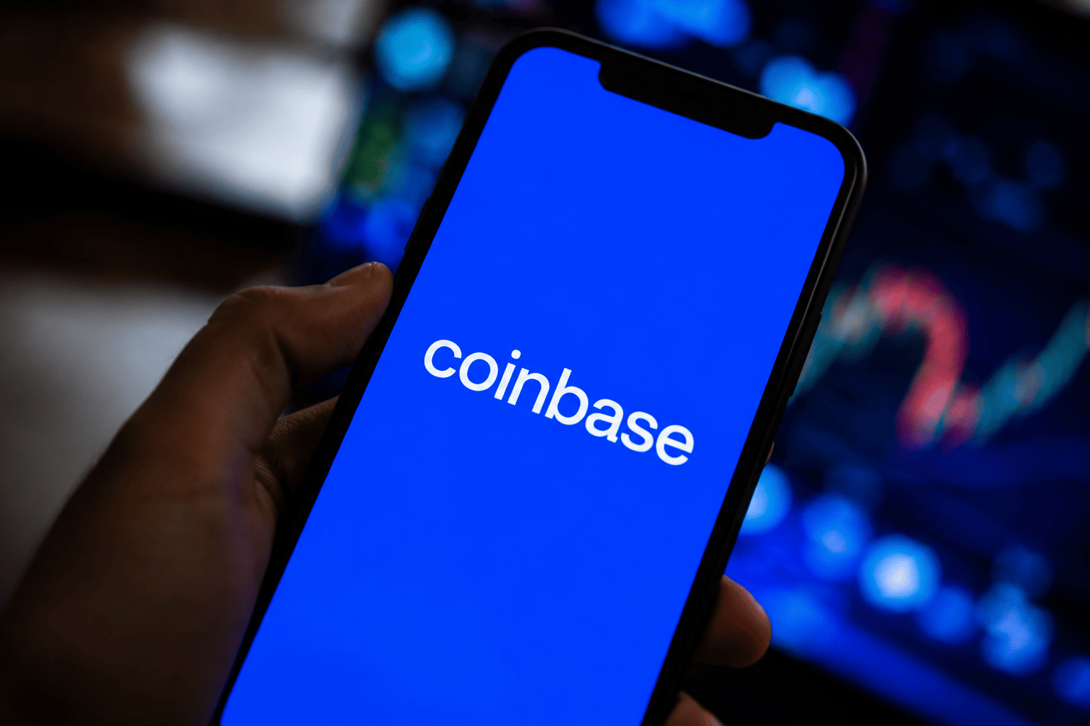 Coinbase Shares Plunge 14% to Two-Year Low as Analysts Cut Targets After Q3