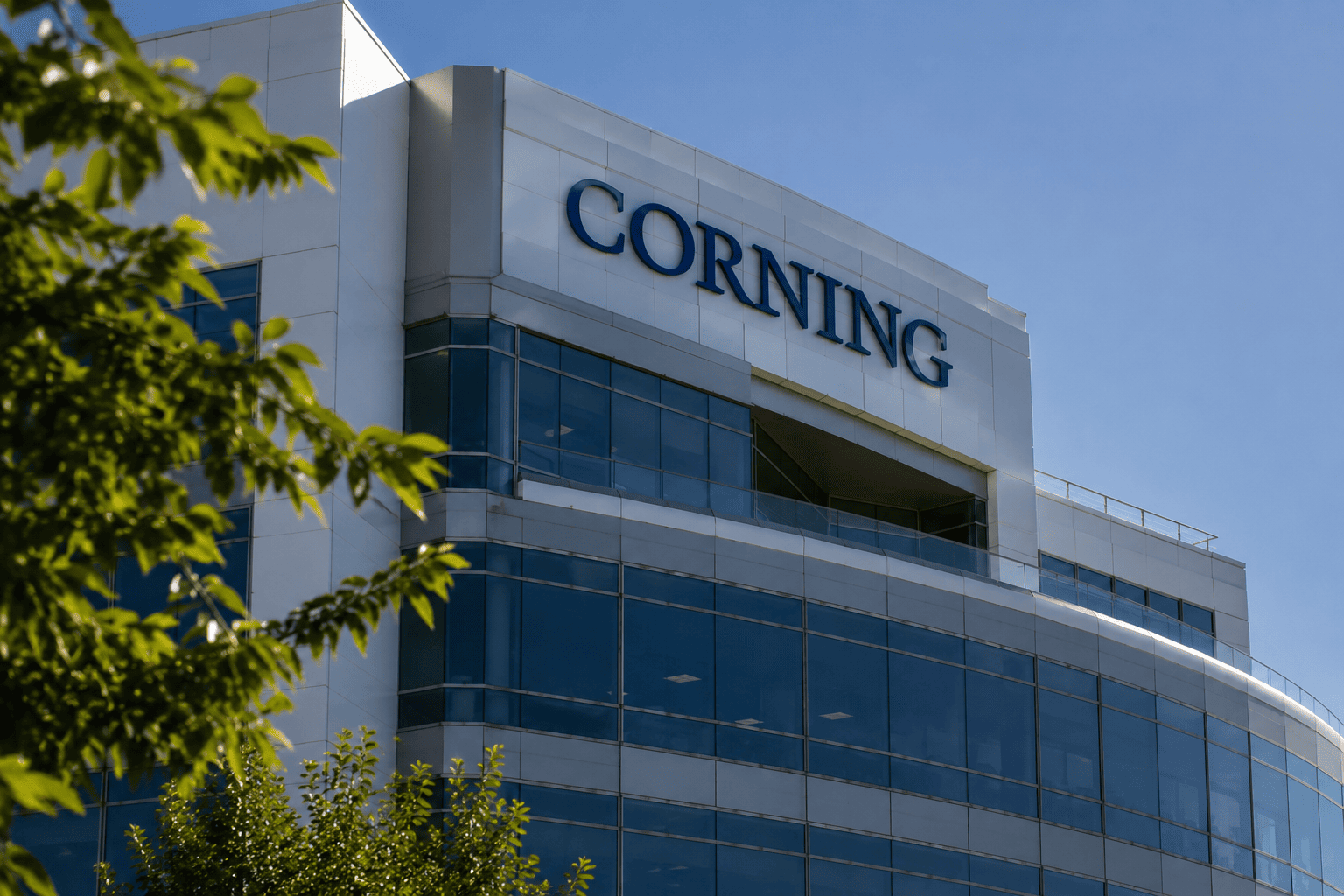 Corning Stock Drops 24% in Four Days; Analysts Raise Targets on AI Optical Demand