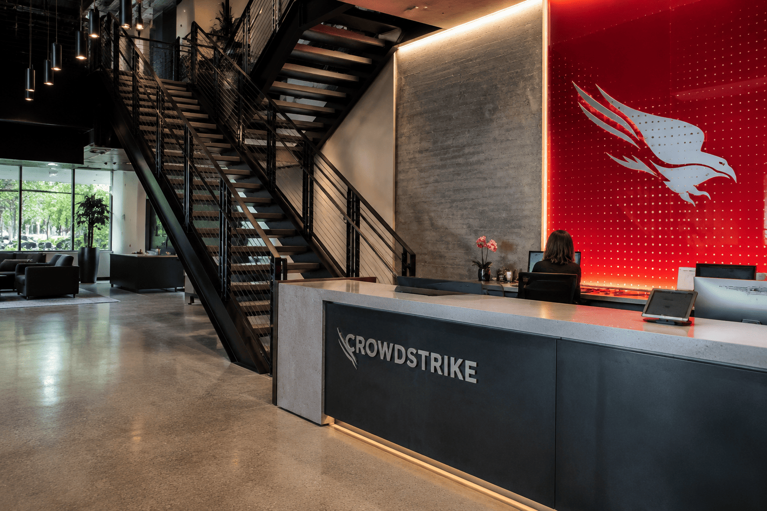 CrowdStrike Nears ATH: 3 Signals Point to Potential Pullback