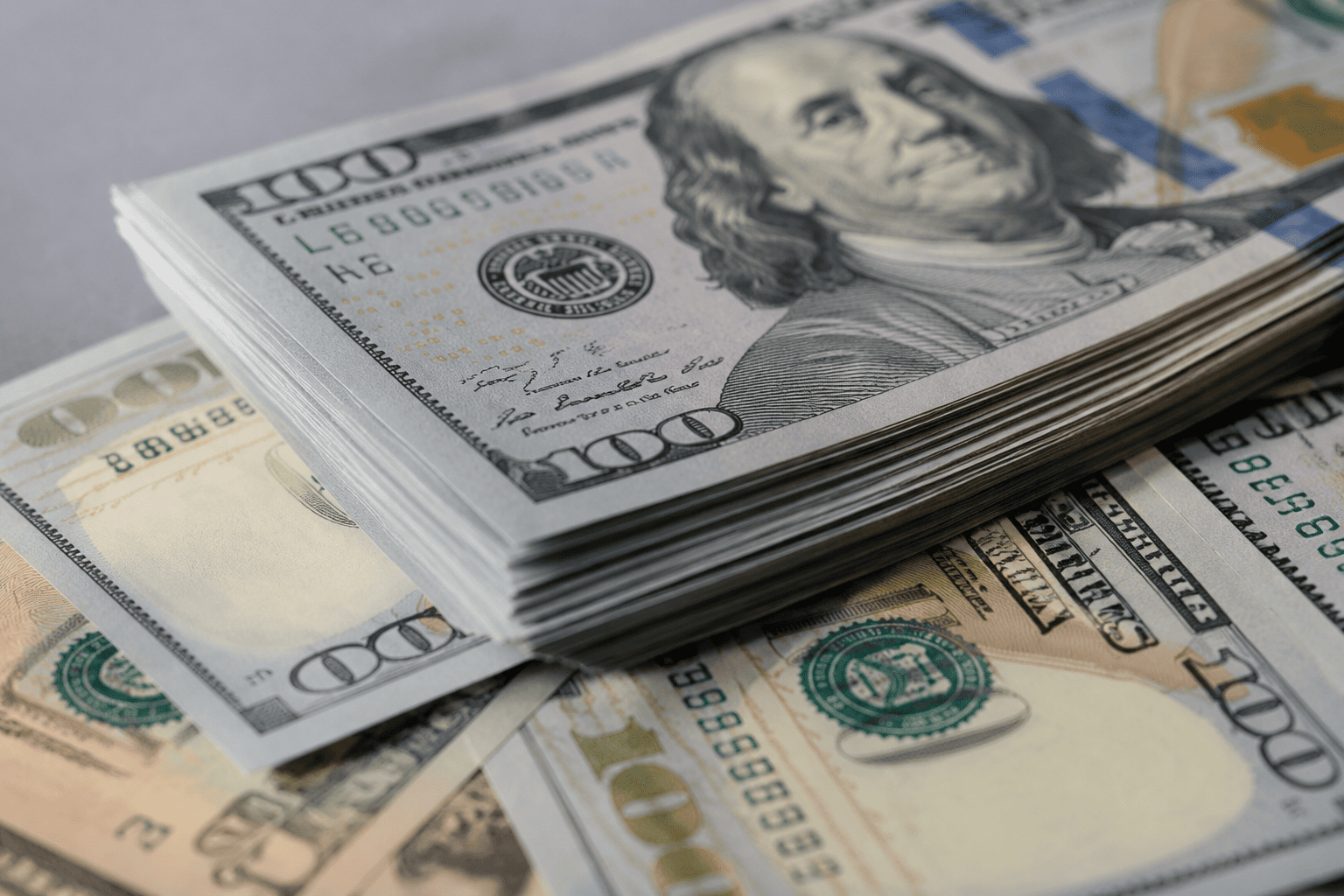 Dollar Holds Firm Near 101 as Hawkish Fed Bets Rise; Yen Tests 162, Oil Eases