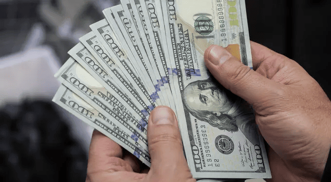 Dollar Index Dips to 99.85 as Inflation Data Takes Center Stage