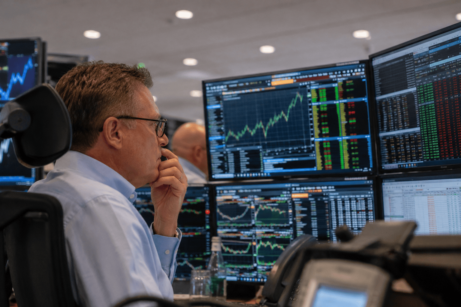 European Stocks Climb 0.8% as Oil Retreats on US-Iran De-escalation Hopes