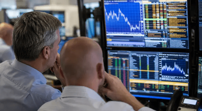 FTSE 100 Slips 0.1% as Middle East Tensions Offset Energy Rally