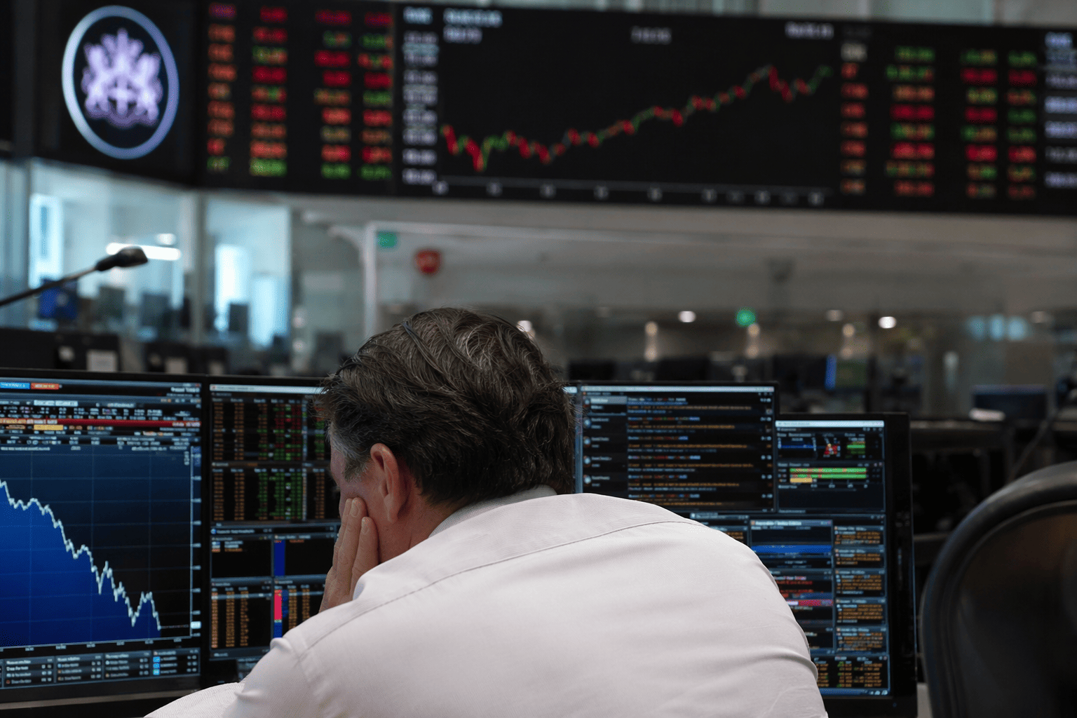 FTSE 100 Slips on Utility and Mining Weakness, Ending Weekly Streak