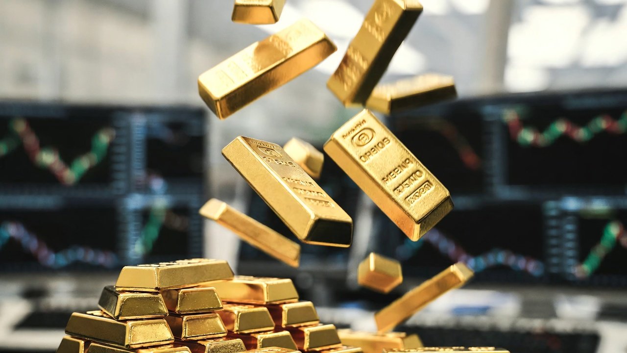 Gold Rebounds Over 2% as Oil Drops 3% on Hopes of US-Iran Deal