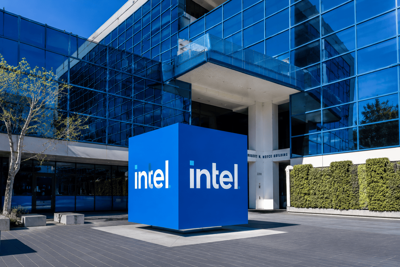 Intel Surges 2.7% After Trump Reveals Apple Chip Manufacturing Deal
