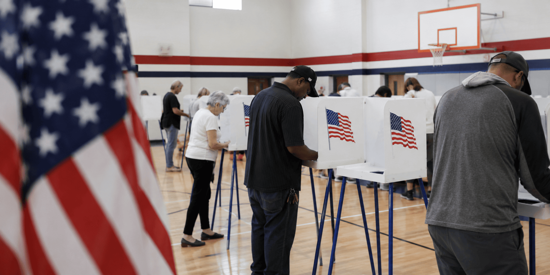 Iran conflict could cost GOP midterm control, ex-Trump aide warns