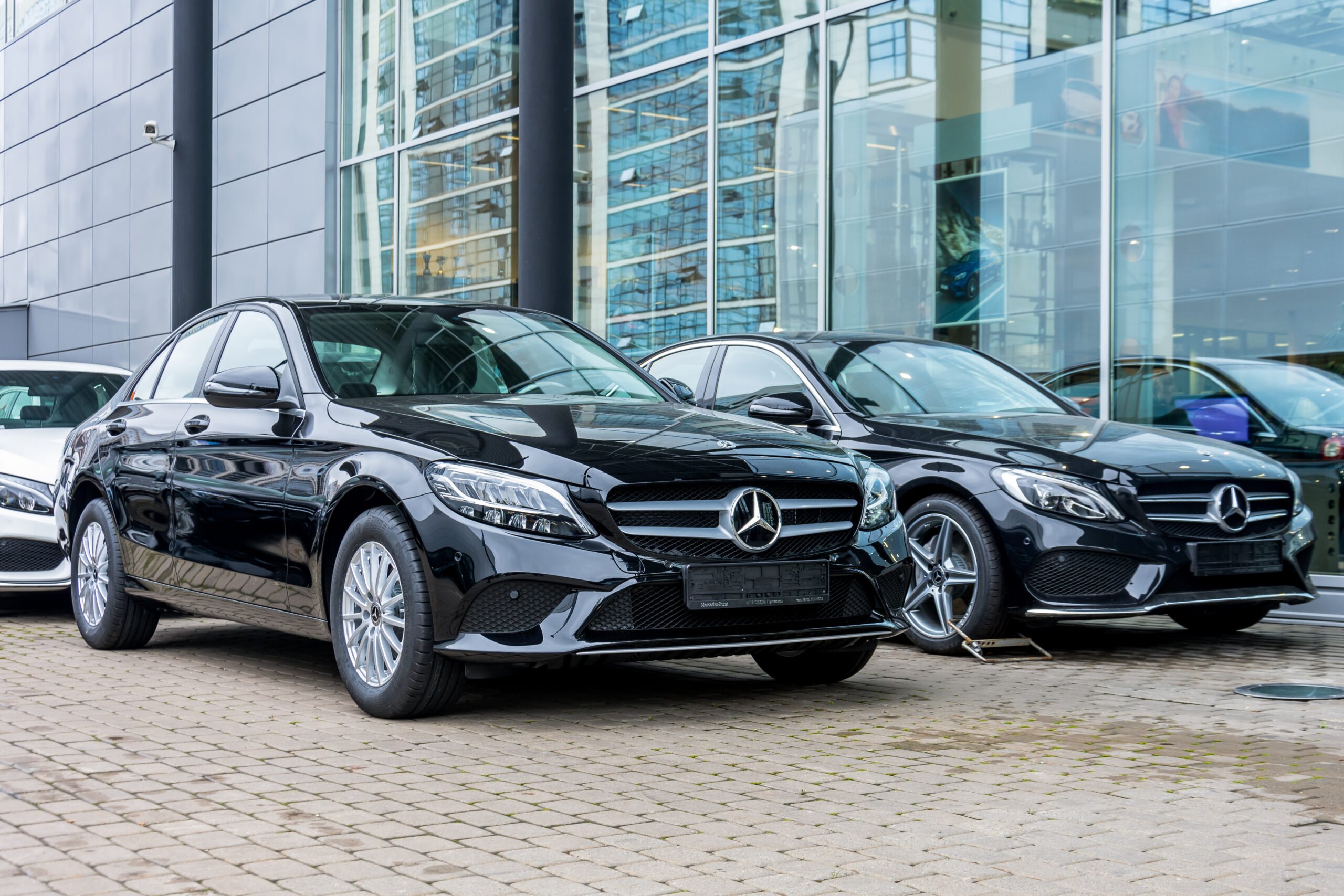 Mercedes-Benz Slashes 2026 Sales Forecast as China Demand Plunges 28%