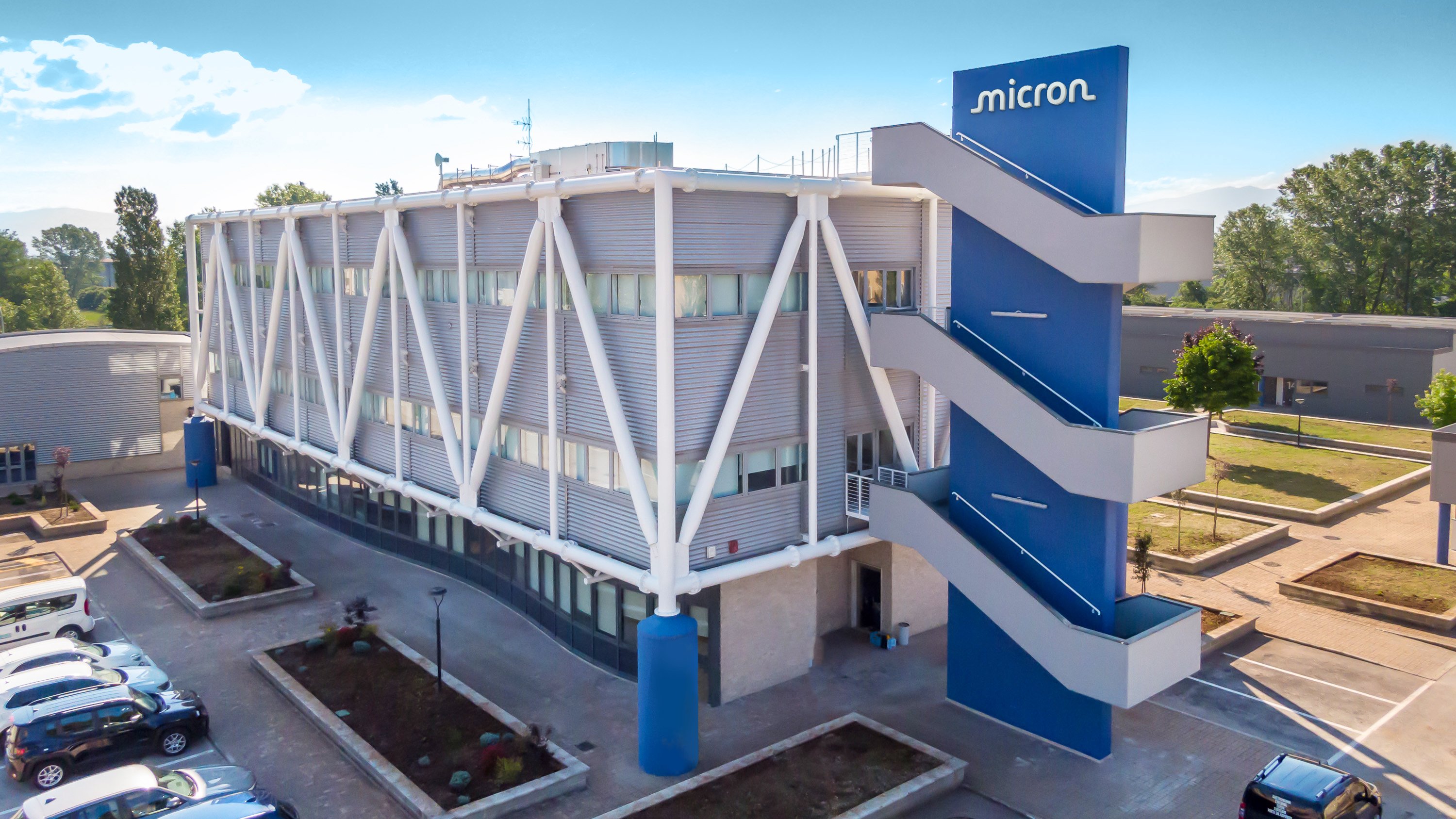 Micron extends rally 6% as AI demand offsets NAND share loss to YMTC
