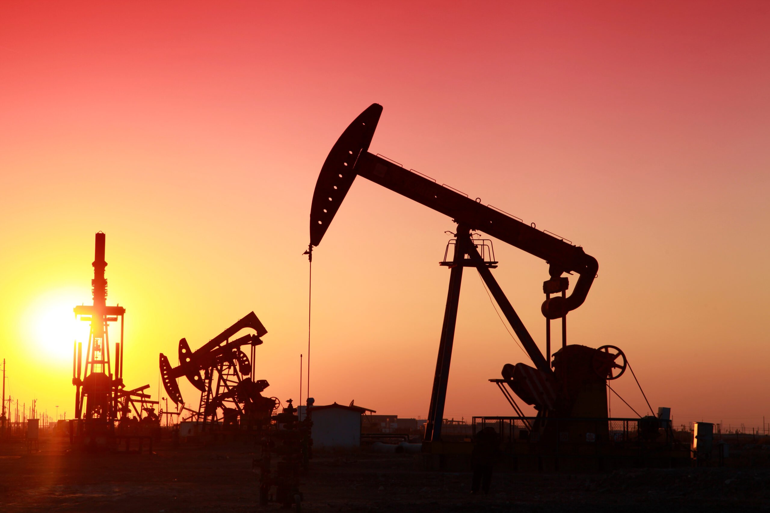 Oil Surges 5.7% as Trump Declares US-Iran Ceasefire Collapsed, Strait of Hormuz at Risk