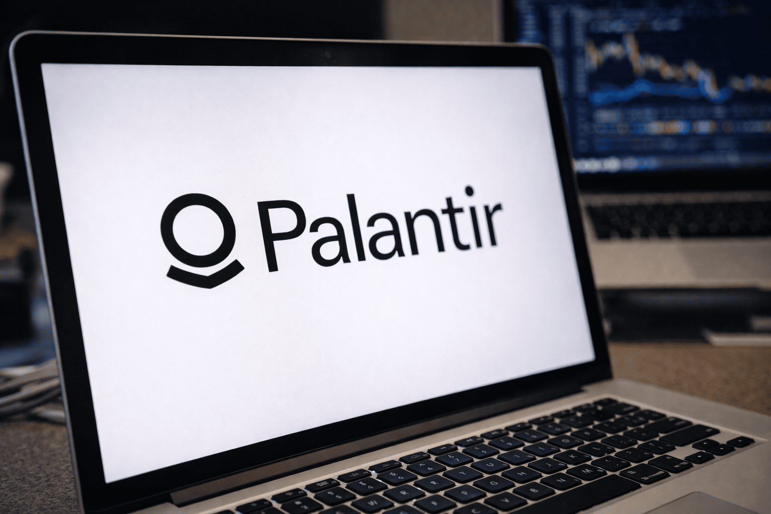 Palantir Dips 3% Despite Analyst Optimism on AI Software Dominance