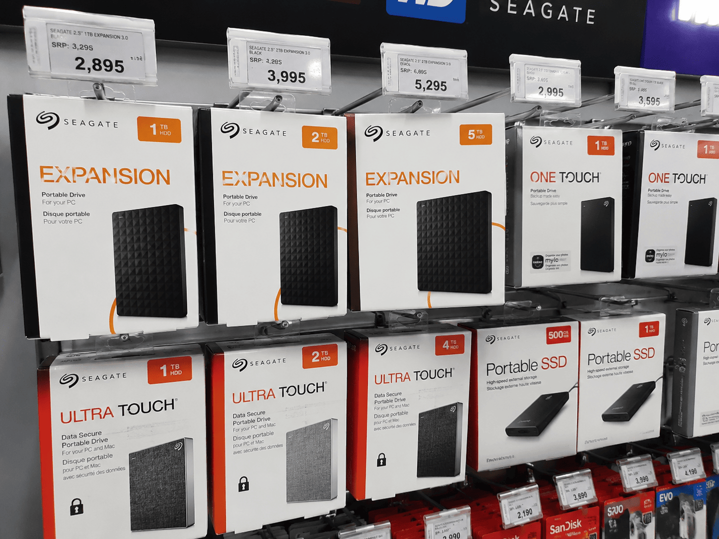 Seagate Shares Surge After Wells Fargo Upgrade on AI-Driven HDD Demand