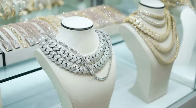 Silver Drops to $74.70 as Gulf Tensions Stoke Inflation Fears and Rate Concerns