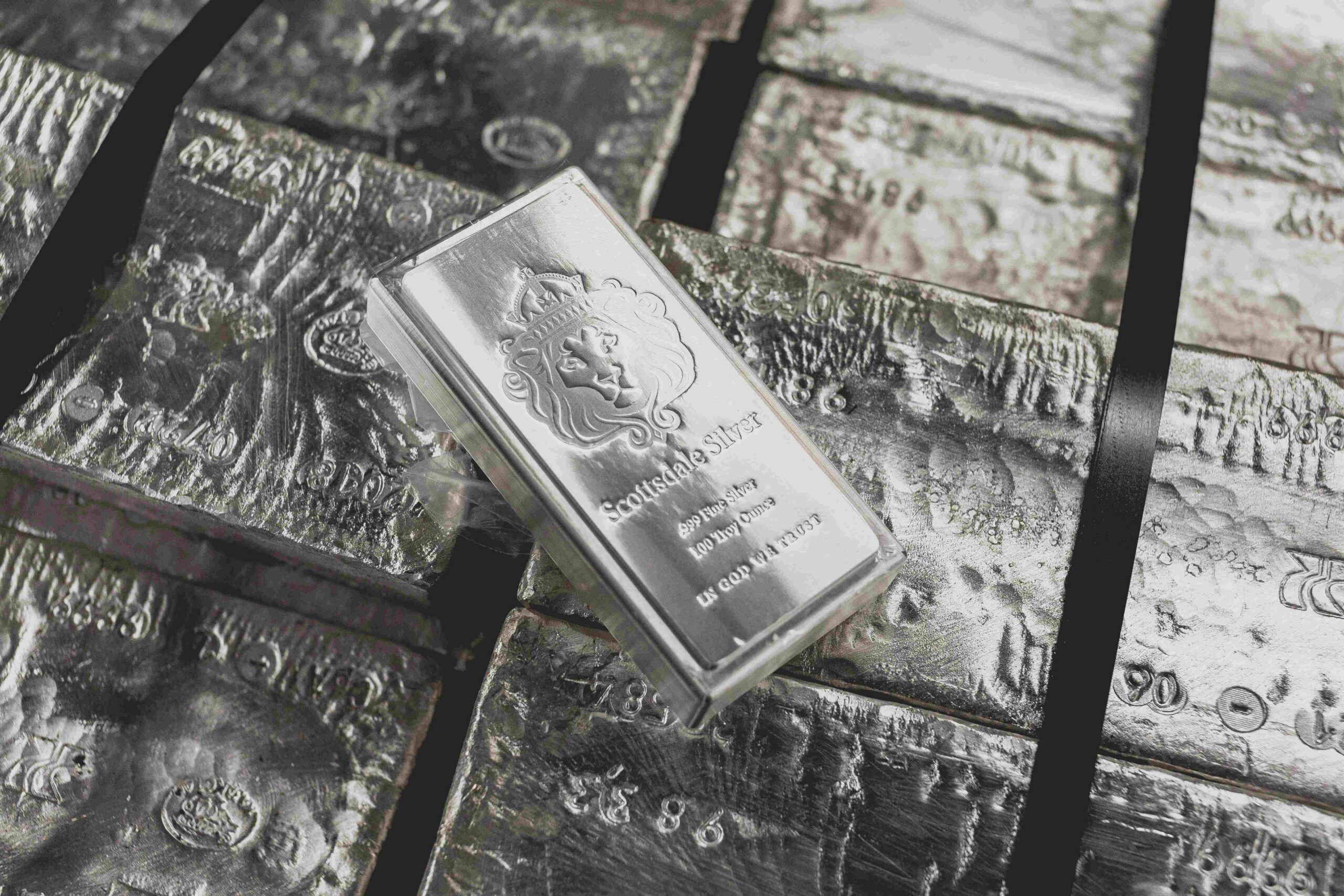 Silver Surges Past $70 as Bulls Eye Breakout on Easing Oil, Fed Pivot Hopes