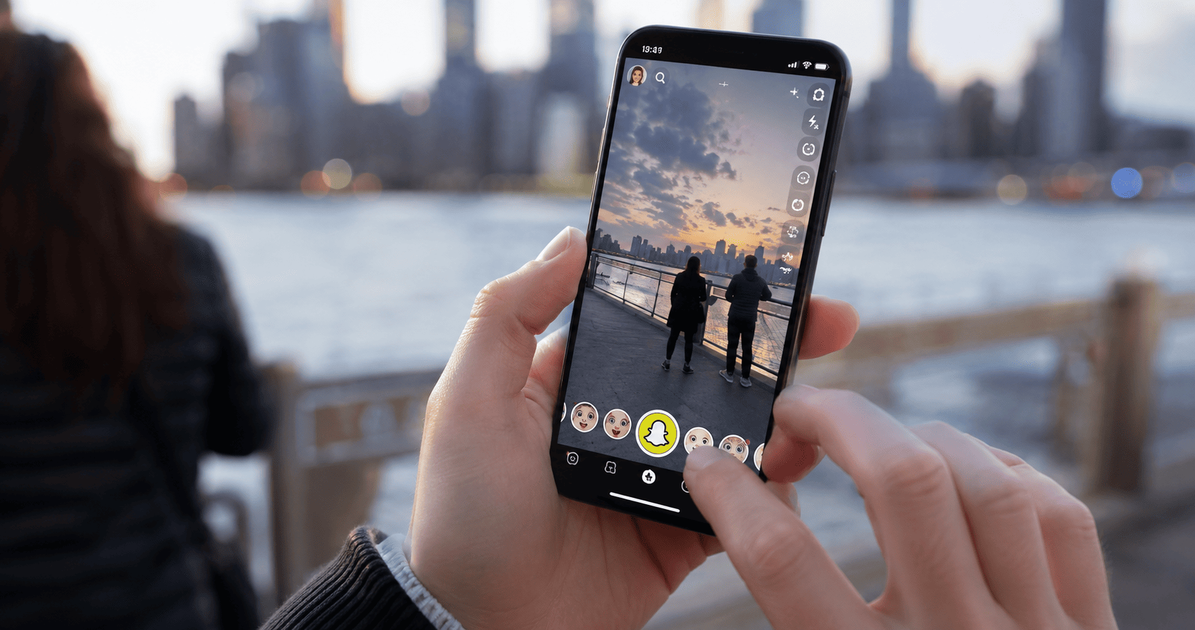 Snap shares slide as CTO sells $21.5M and court ruling lifts legal risk