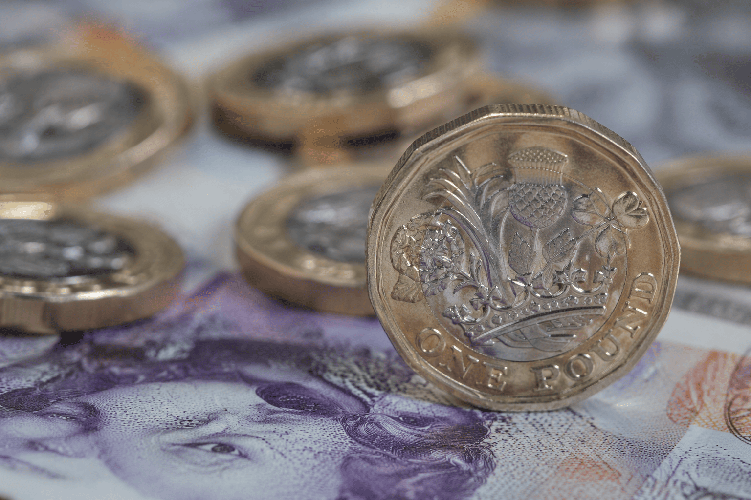 Sterling Edges Higher on Strong UK GDP Data and Iran Peace Optimism