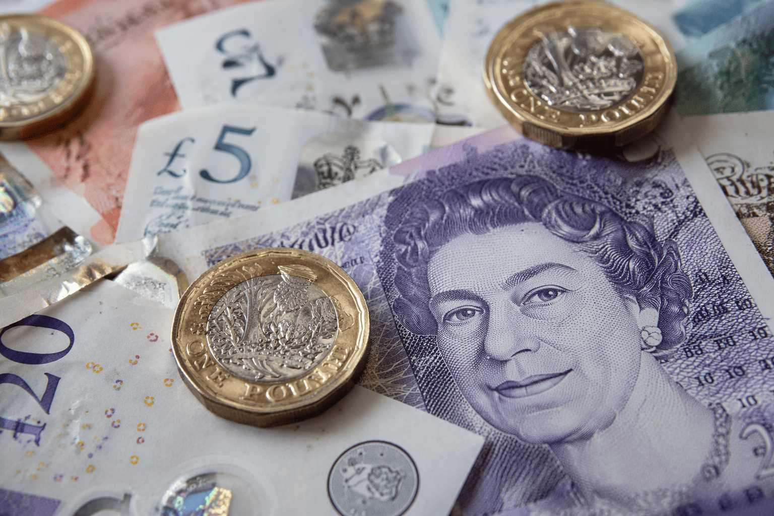 Sterling's 3% Rally Faces Test as IMF Slashes UK Growth Forecast to 0.8%