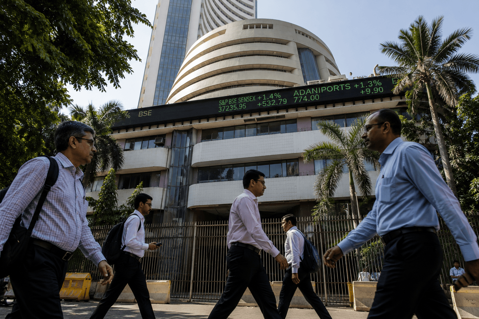 TCS, Infosys Lead Indian IT Rout After Accenture Cuts Revenue Forecast