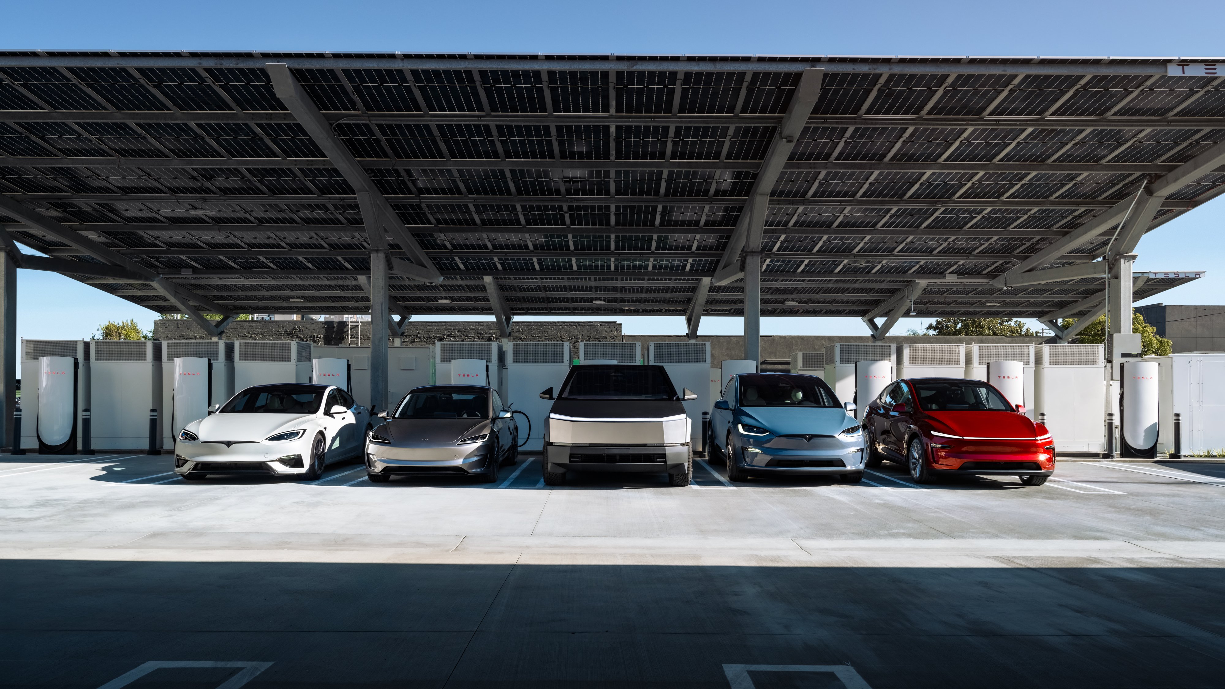 Tesla Dips 2% as SpaceX Surges; Goldman Raises Q2 Delivery Forecast