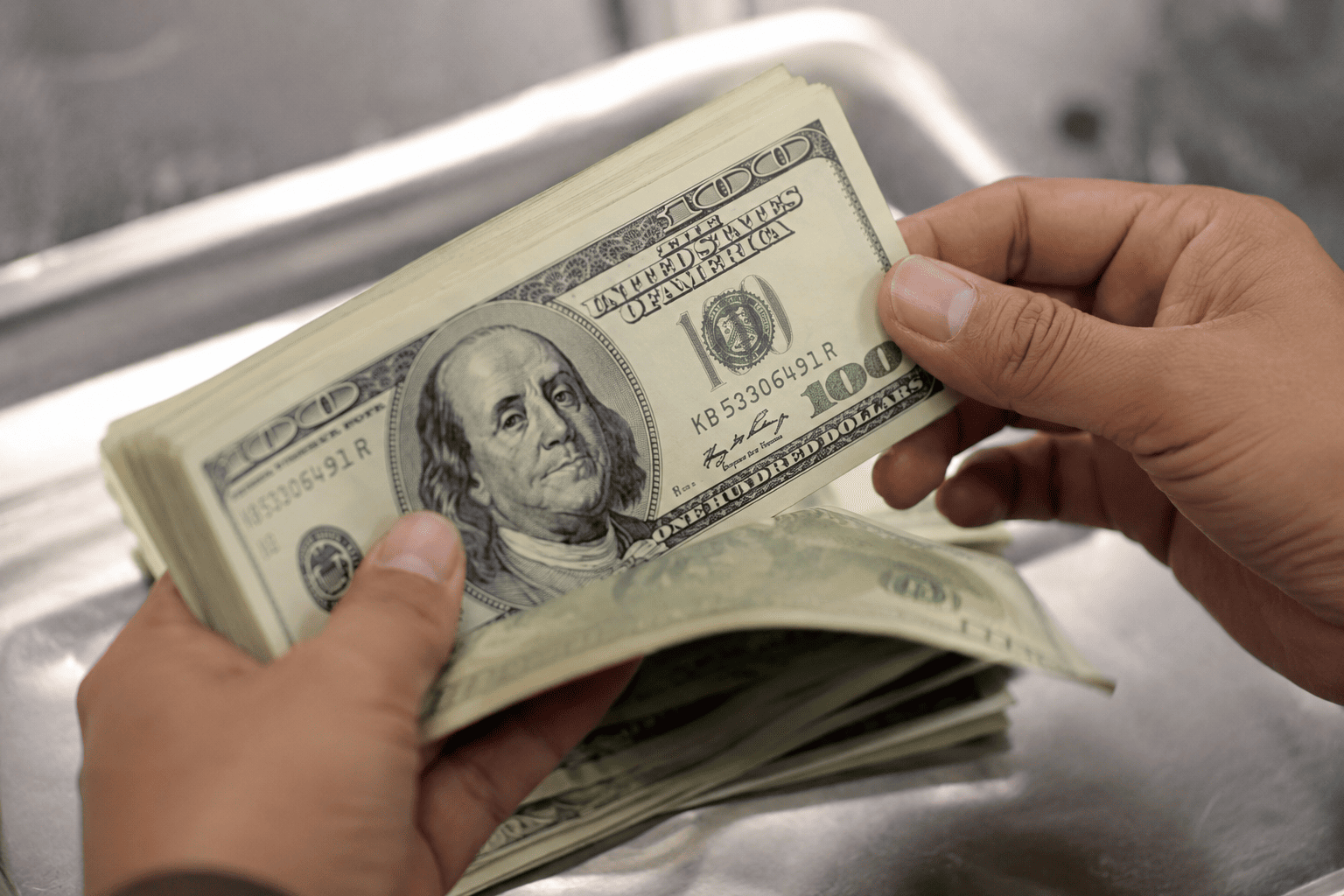 US Dollar Rally Stalls as Fed Rate-Hike Bets Lose Steam, Euro and Sterling Gain
